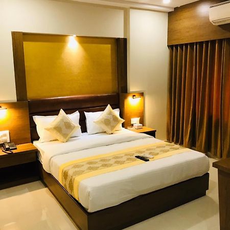 Hotel Crystal Luxury Inn- Bandra Mumbai Dış mekan fotoğraf