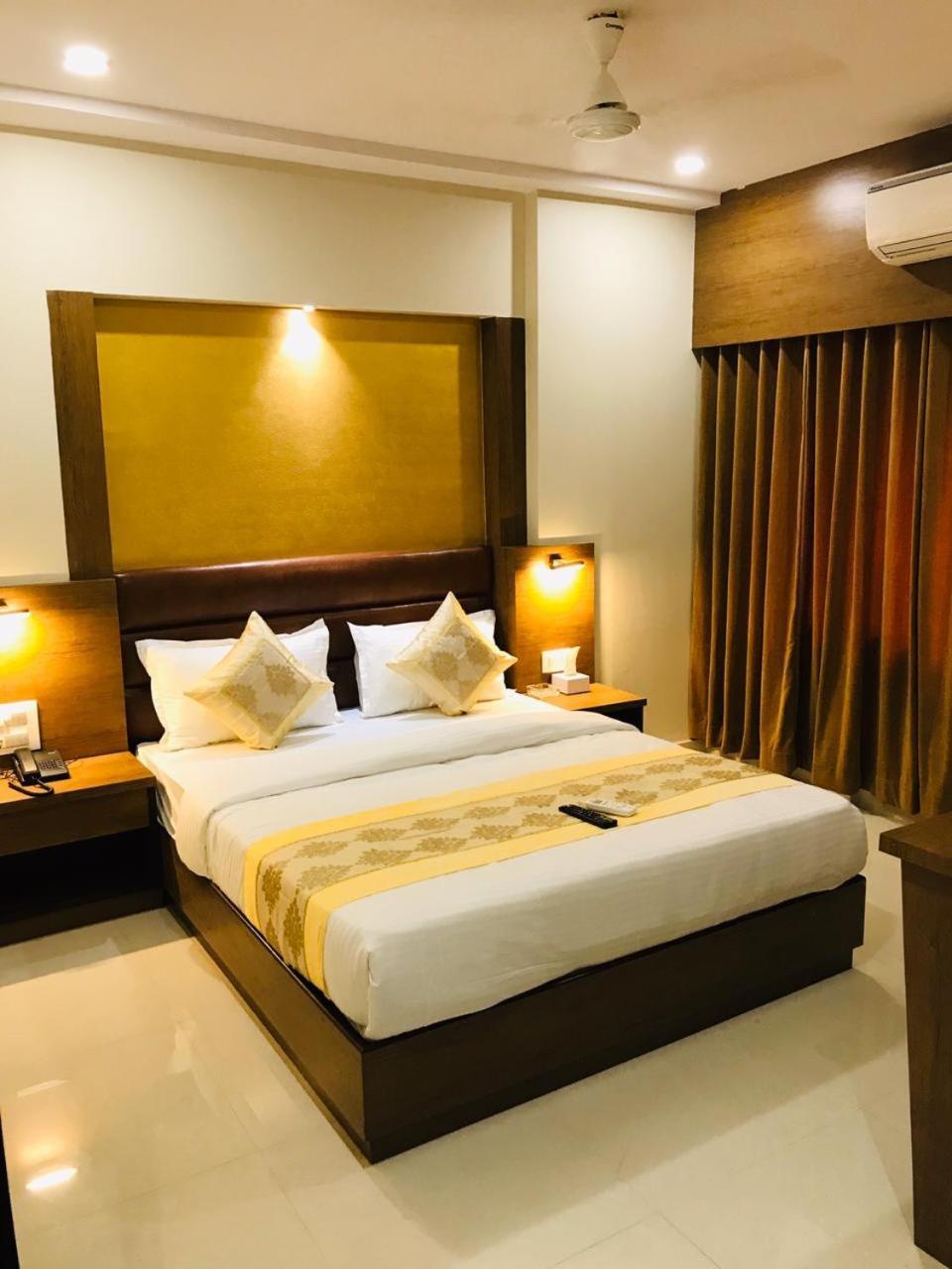 Hotel Crystal Luxury Inn- Bandra Mumbai Dış mekan fotoğraf