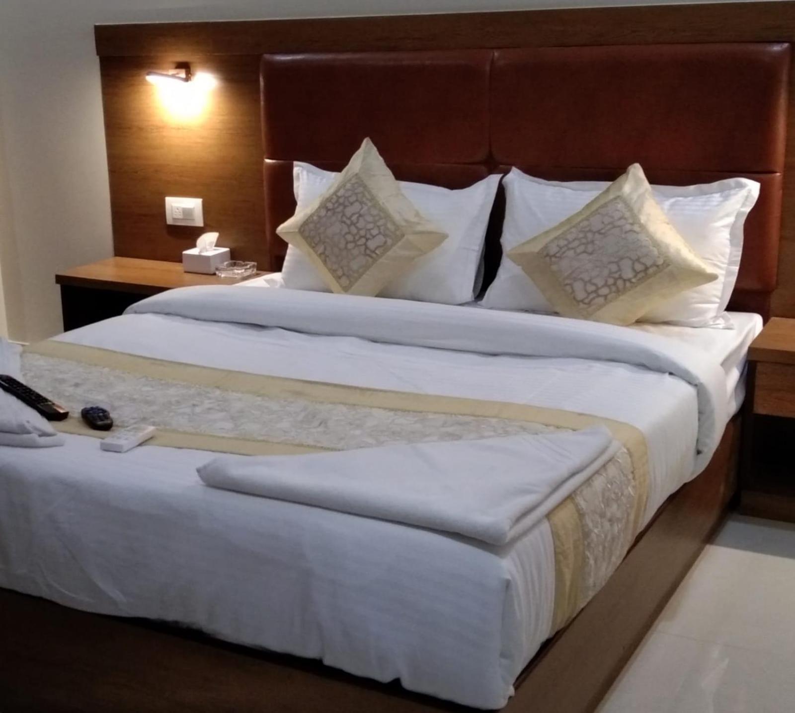 Hotel Crystal Luxury Inn- Bandra Mumbai Dış mekan fotoğraf