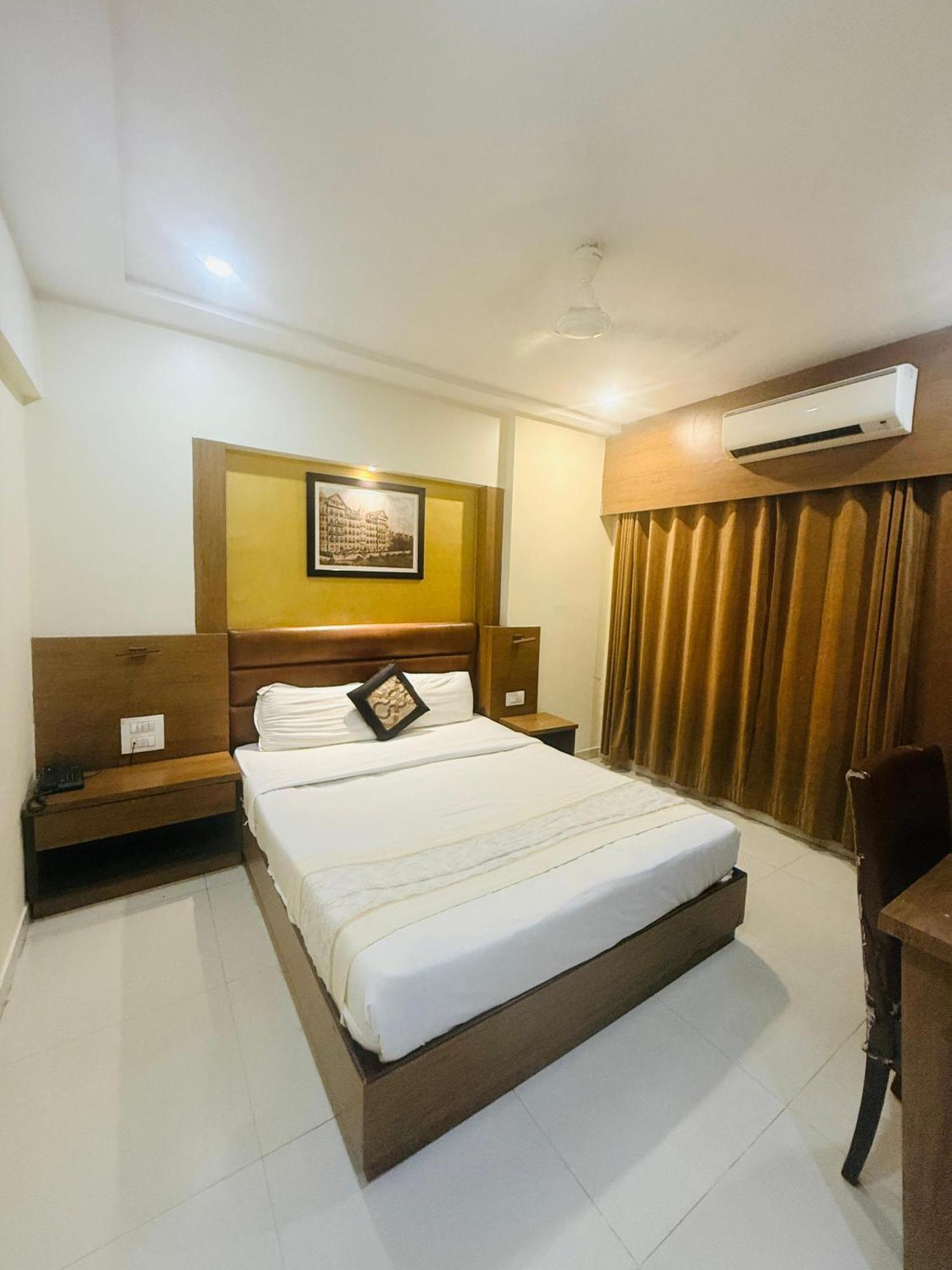 Hotel Crystal Luxury Inn- Bandra Mumbai Dış mekan fotoğraf