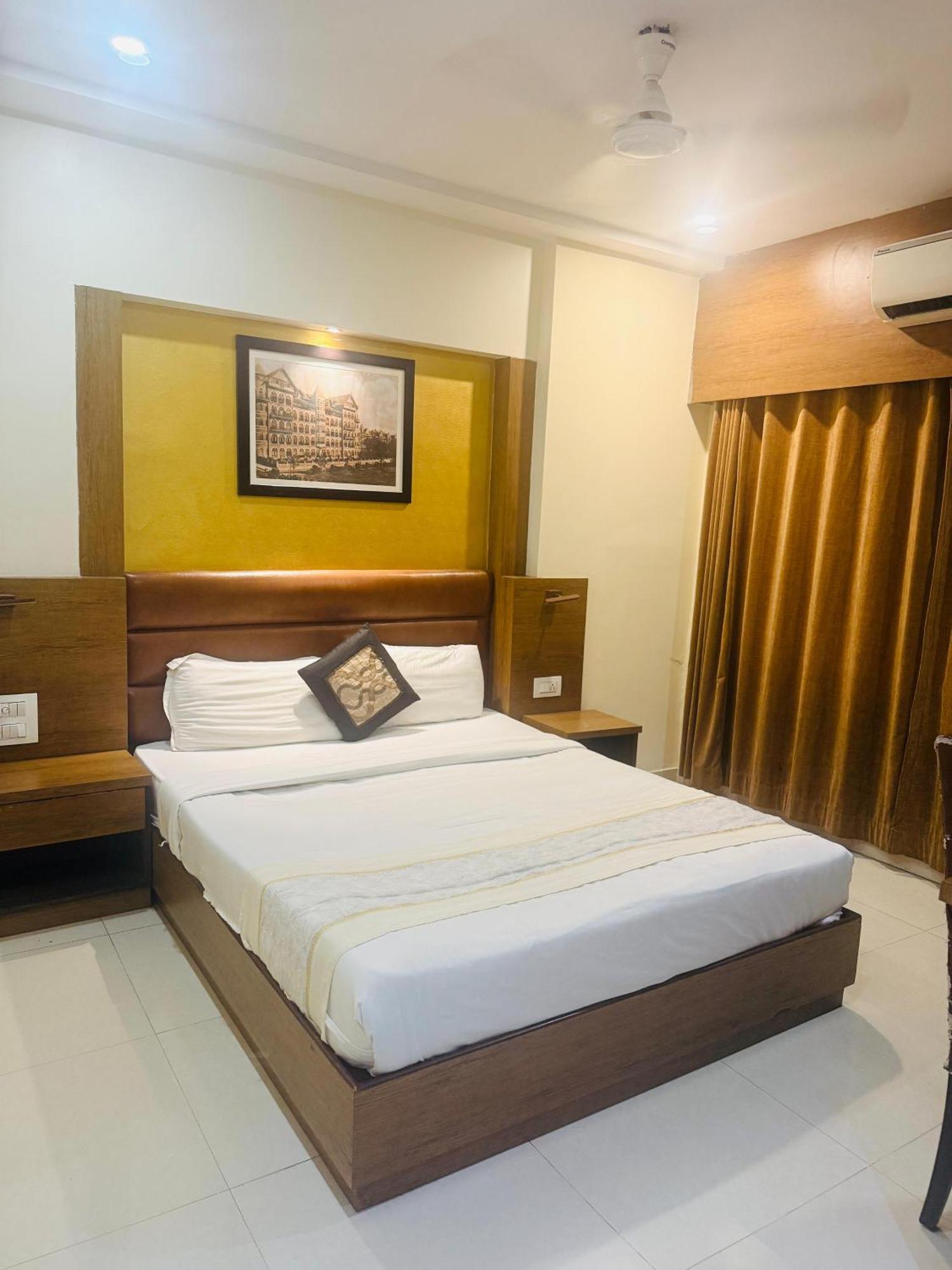 Hotel Crystal Luxury Inn- Bandra Mumbai Dış mekan fotoğraf