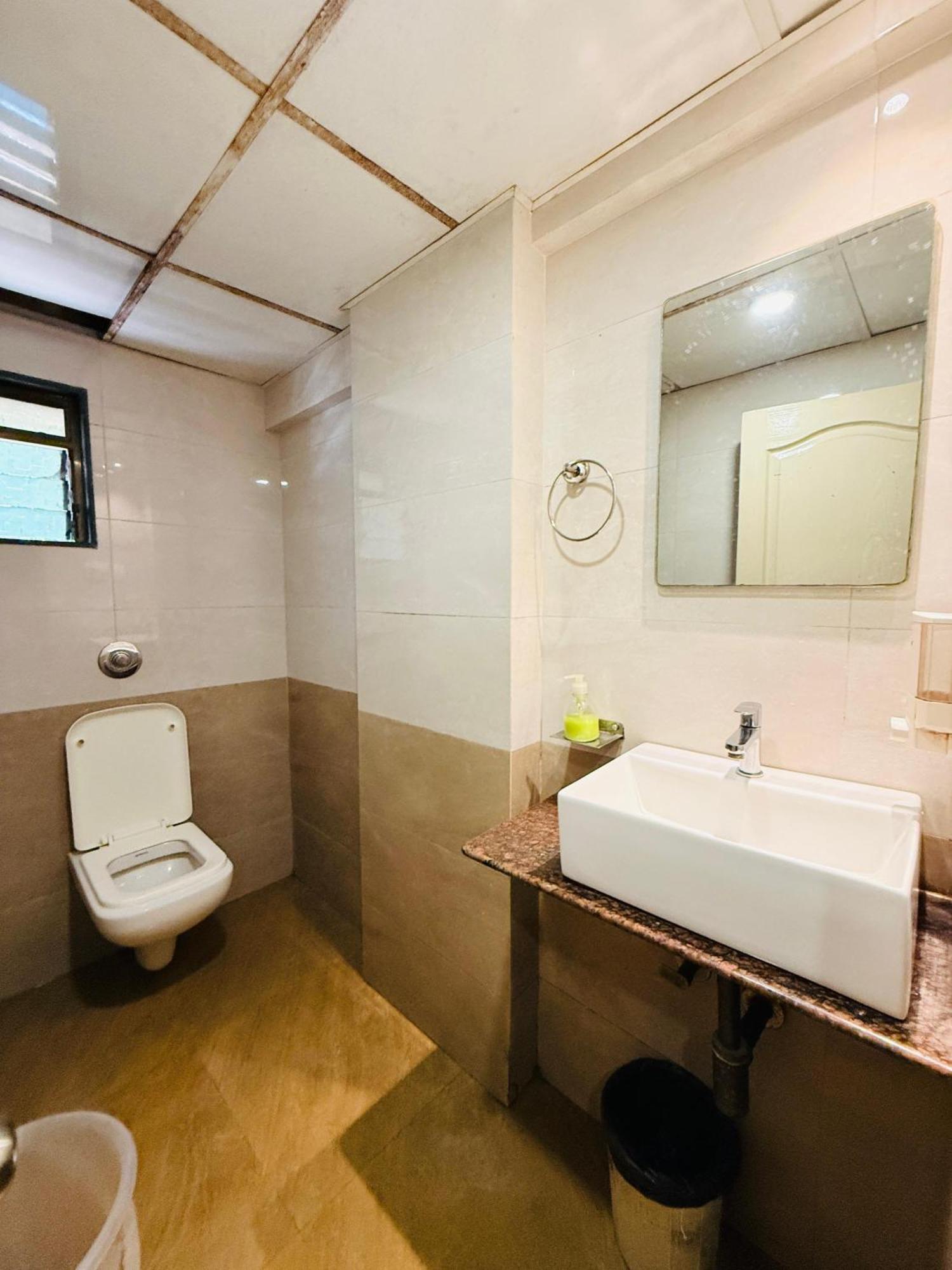 Hotel Crystal Luxury Inn- Bandra Mumbai Dış mekan fotoğraf