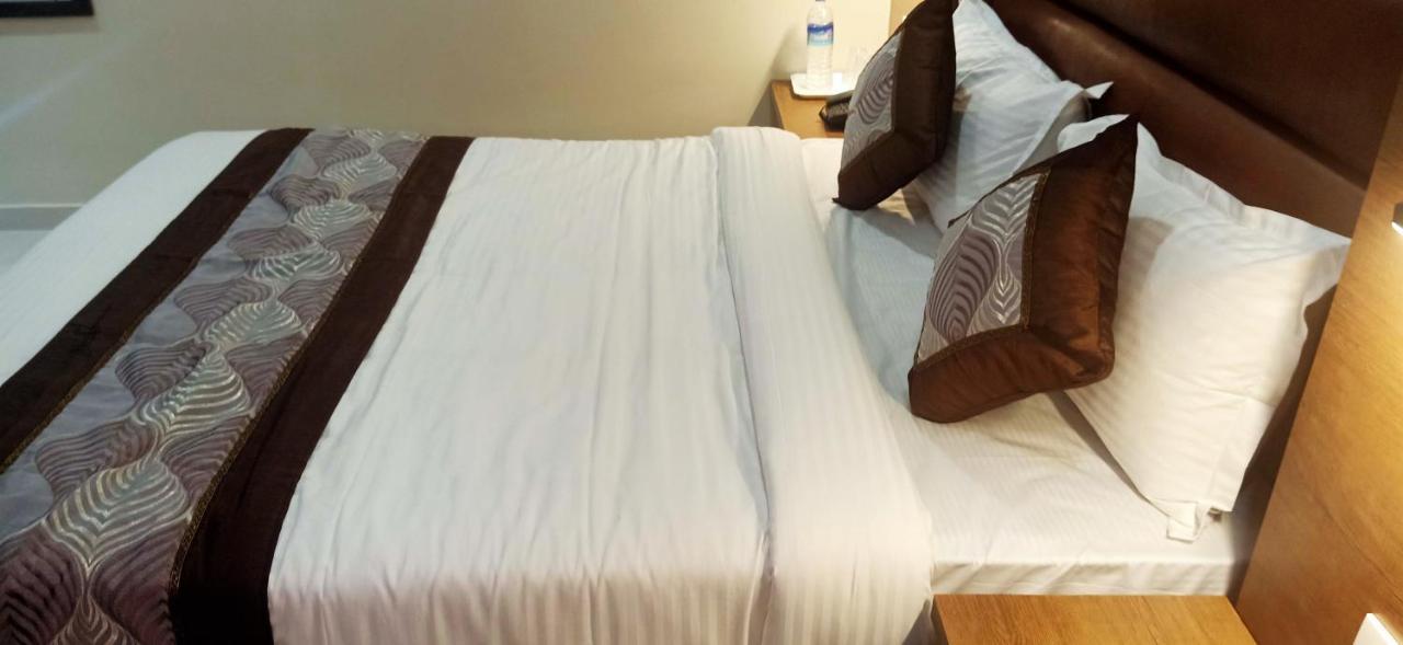Hotel Crystal Luxury Inn- Bandra Mumbai Dış mekan fotoğraf