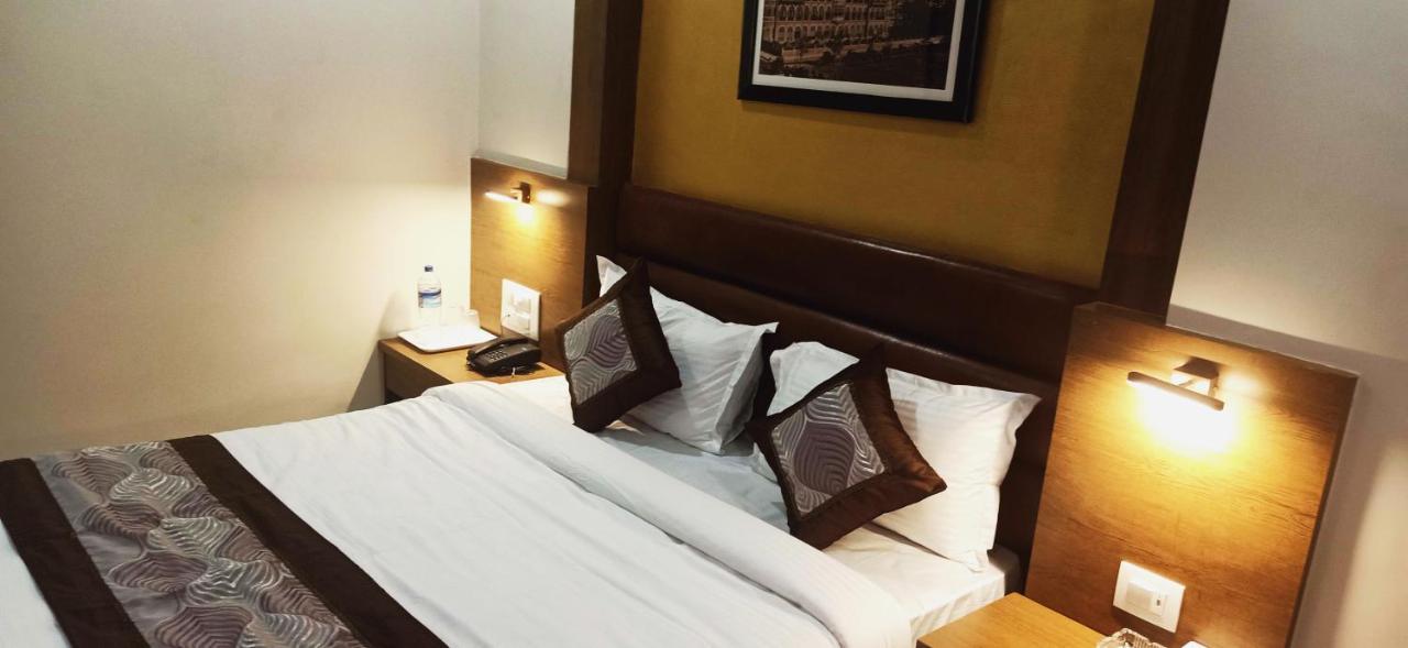 Hotel Crystal Luxury Inn- Bandra Mumbai Dış mekan fotoğraf