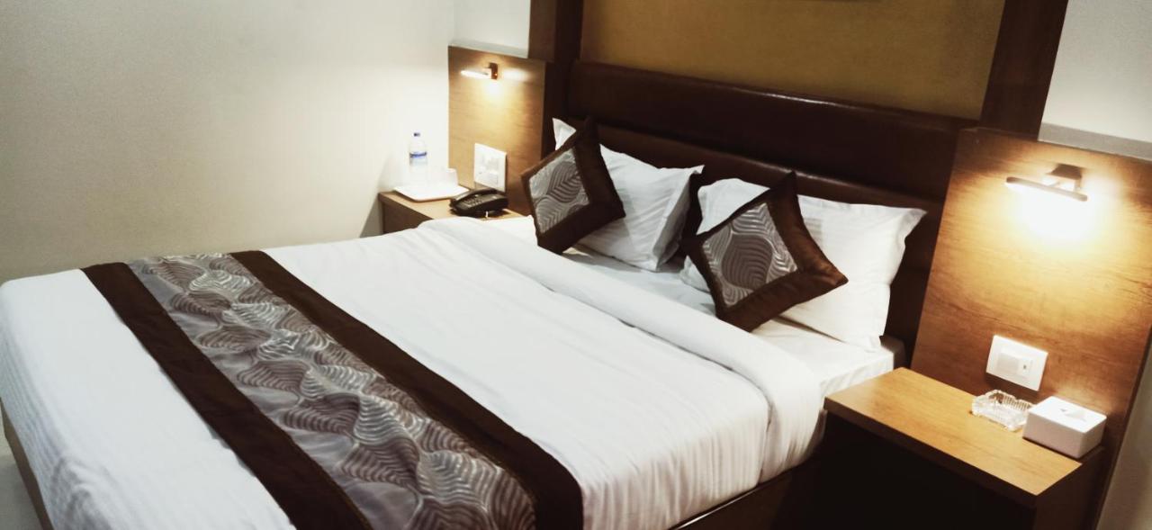 Hotel Crystal Luxury Inn- Bandra Mumbai Dış mekan fotoğraf