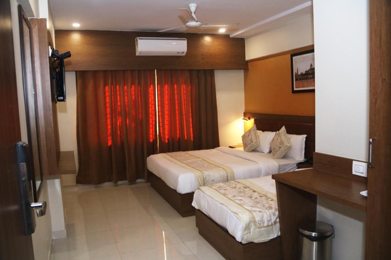 Hotel Crystal Luxury Inn- Bandra Mumbai Dış mekan fotoğraf